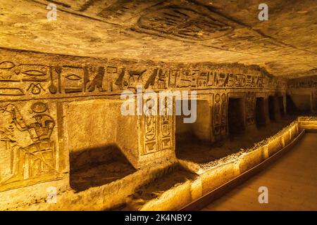 Abu Simbel, Assuan, Ägypten. 22. Februar 2022. Relief Wandbild im Großen Tempel von Ramses II. Stockfoto