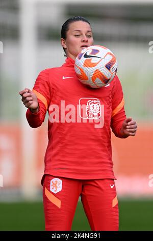 ZEIST - Netherlands, 03/10/2022, ZEIST - Sherida Spitse oder von Holland Frauen. Während einer Trainingseinheit der niederländischen Frauennationalmannschaft. Die Orange Lionesses bereiten sich auf das Freundschaftsspiel gegen Sambia vor. ANP | Dutch Height | Gerrit van Keulen Stockfoto