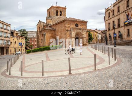 Die San Juan de Rabanera ist eine römisch-katholische Kirche im romanischen Stil in Soria, Spanien. Stockfoto