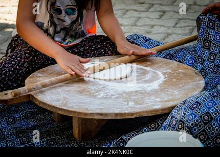 Den Teig für das türkische Frühstück Rollen Stockfoto