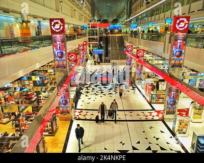 Dubai International Air Port intry free Shops, Dubai Duty free, Duty Free dubai, dubai Airport, dubai Airport Shopping, dubai Shopping Festival Stockfoto