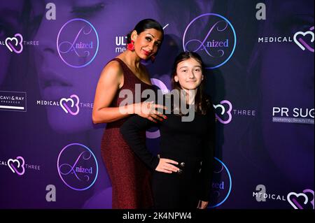 Achtung : Freigabe für das Kind durch die Mutter, Helena ist auch in Bauer sucht Frau zu sehen. Bozena Maina und Tochter Helena Maina beim Grand Ope Stockfoto