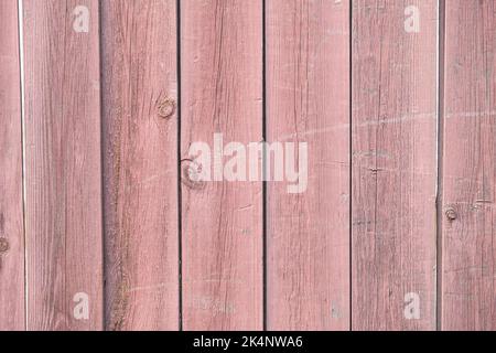 Die Textur eines alten Baumes. Die Textur von Holz mit Ästen und Löchern. Die Textur eines bemalten Zauns. Alt gestrichene Zaun. Stockfoto