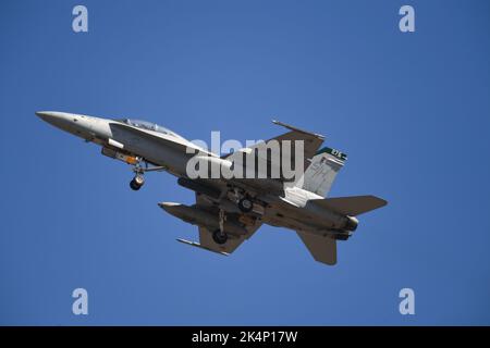 Der USMC F/A-18D von VMFAT-101 hebt vom Brown Field in San Diego, Kalifornien, ab Stockfoto