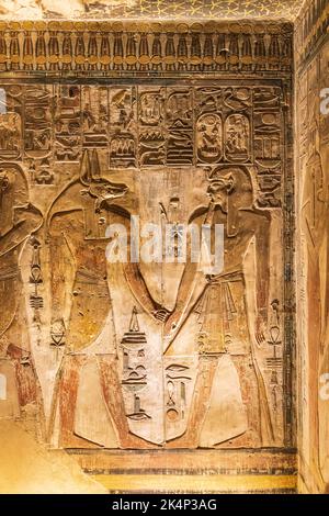 Tal der Könige, Luxor, Ägypten. 26. Februar 2022. Innenraum der Gräber von Ramses VI im Tal der Könige in Luxor. Stockfoto