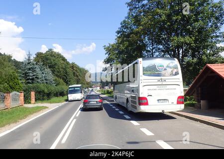 Zakopane, Polen - 2. August 2018: Straßenverkehr in der Ferienstadt Stockfoto