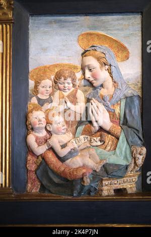 Antonio Rossellino Madonna mit Kind St. Johannes und zwei Engel im Bargello Museum Florenz Italien Stockfoto