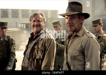 RAY WINSTONE, Harrison Ford, INDIANA JONES UND DAS KÖNIGREICH DES KRISTALLSCHÄDELS, 2008 Stockfoto