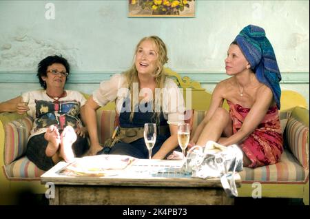 JULIE WALTERS, Meryl Streep, CHRISTINE BARANSKI, MAMMA MIA!, 2008 Stockfoto