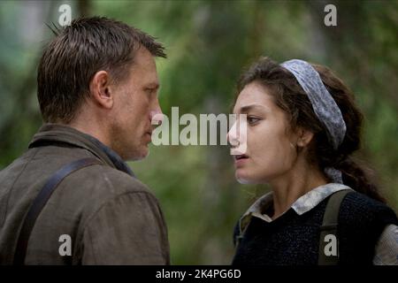 DANIEL CRAIG, Alexa Davalos, DEFIANCE, 2008 Stockfoto