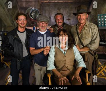 SHIA LABEOUF, Steven Spielberg, Ray Winstone, Karen Allen, Harrison Ford, INDIANA JONES UND DAS KÖNIGREICH DES KRISTALLSCHÄDELS, 2008 Stockfoto