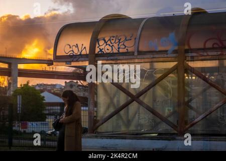 Abendglühen am Bahnhof Cais do Sodré, Lissabon, Portugal Stockfoto