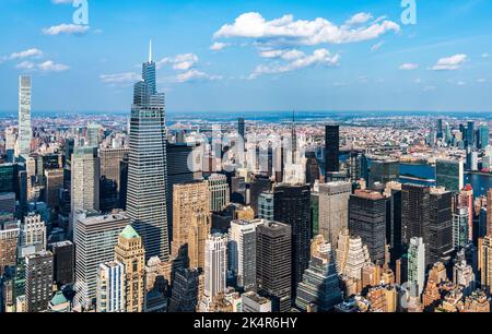 Skyline von New York City, Panorama mit Wolkenkratzern in Midtown Manhattan Stockfoto