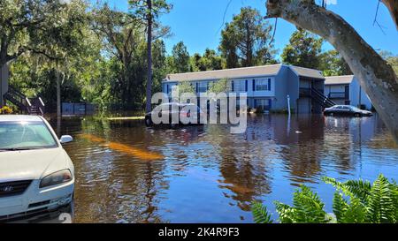 Orlando, Oktober 1 2022 - die Place Apartments überschwemmen in der Nähe von UCF durch die Überschwemmungen durch den Orkanen Ian Central Florida Stockfoto