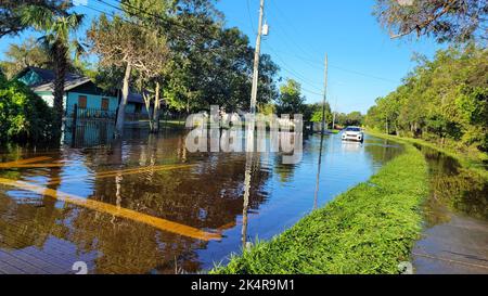Orlando, Oktober 1 2022 - Alafaya Rd Nachbarschaftsflut durch Überschwemmungen durch den Orkane Ian Central Florida Stockfoto