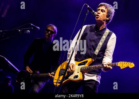 Boston, MA, USA. 3. Oktober 2022. James Doviak und Johnny Marr treten am 3. Oktober 2022 im TD Garden in Boston, Massachusetts, auf. Kredit: Katy Rogers/Media Punch/Alamy Live Nachrichten Stockfoto