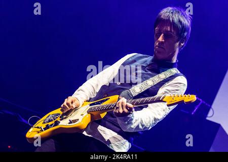 Boston, MA, USA. 3. Oktober 2022. Johnny Marr tritt am 3. Oktober 2022 im TD Garden in Boston, Massachusetts, auf. Kredit: Katy Rogers/Media Punch/Alamy Live Nachrichten Stockfoto