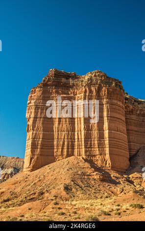 Enrada-Sandsteinfelsen, Cathedral Valley Road, Middle Desert, in der Nähe des Capitol Reef National Park, Utah, USA Stockfoto