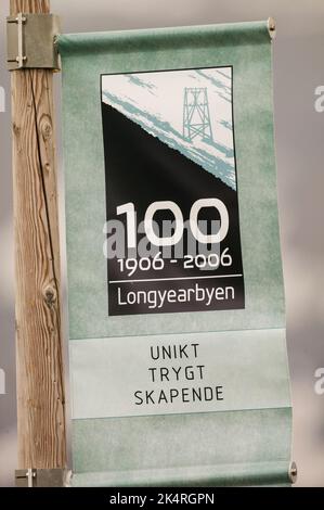 Unterschrift aus der 100-jährigen Feier, 1906-2006, in Longyearbyen, Spitsbergen, Svalbard, Norwegen. Stockfoto