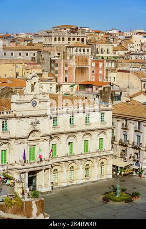 Catania, Italien. 14. September 2022. Erhöhter Blick auf die Stadtlandschaft der Piazza Università in Sizilien Italien Stockfoto