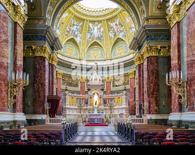 BUDAPEST, UNGARN - 5. MAI: Innenansicht der St.-Stephans-Basilika am 5. Mai 2017 in Budapest Stockfoto