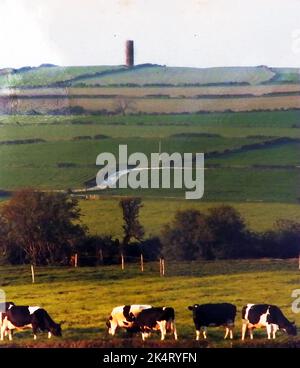 Eine alte Ansicht aus den 1980er Jahren des Sandsend alten Wasserturms bei Meadowfields aus dem Dorf Dunsley, Nth Yorkshire. Stockfoto