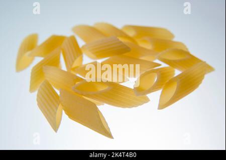 Ungekochte Mezze Penne Rigate, Pasta, Lebensmittel Und Nahrungen, Italien, Europa Stockfoto