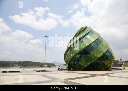 Die Artischocke Flower Bud Architektur am Lam Vien Platz ist eines der Highlights in Dalat, das häufig von Urlaubern besucht wird. Stockfoto