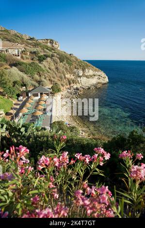 La Paillotte, Capo Sant'Elia, Cagliari, (Landschaft von Sella del Diavolo), Sardinien, Italien Stockfoto