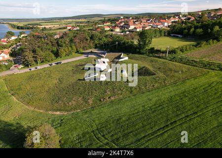 Archeopark Pavlov. Berühmtes Wahrzeichen in Südmähren. Tschechische Republik, Mitteleuropa.CHKO Palava, Pavlov,Prähistorisches Museum,archäologischer Park Morava vi Stockfoto