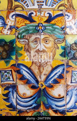 Kopf eines Mannes in Keramikfliesen. Museo de Belles Artes/Museum der Schönen Künste, Sevilla, Spanien. Stockfoto