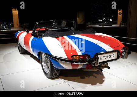 Der Jaguar E-Type 1967 Retro-Sportwagen wurde auf der Autosalon Motor Show vorgestellt. Brüssel, Belgien - 9. Januar 2020. Stockfoto
