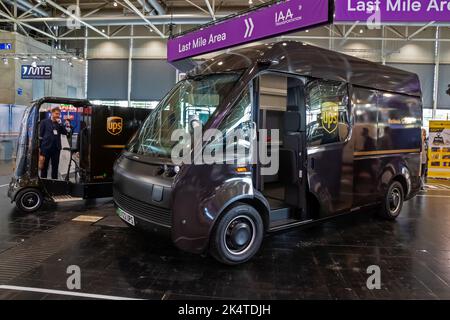 Ankunft EV-Van in UPS-Farben auf der IAA Hannover vorgestellt. Deutschland - 20. September 2022 Stockfoto