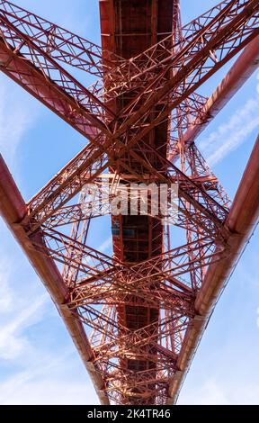 Blick auf die Forth Bridge, North Queensferry, Schottland, Großbritannien Stockfoto