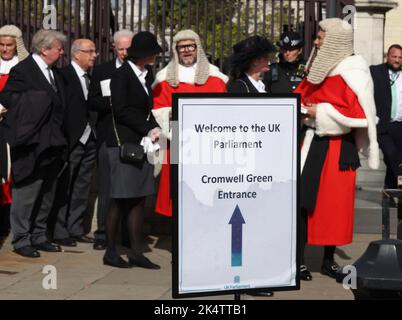 London, Großbritannien. 03. Oktober 2022. Die Richter und der Rat des Königs werden zu Beginn des Rechtsjahres gesehen, das durch einen Gottesdienst in der Westminster Abbey gekennzeichnet ist und dem ein Empfang im Houses of Parliament folgt, der vom Lord Chancellor (Brandon Lewis) veranstaltet wird. Beginn des Rechtsjahres, Westminster, London, Großbritannien am 3. Oktober 2022 Credit: Paul Marriott/Alamy Live News Stockfoto
