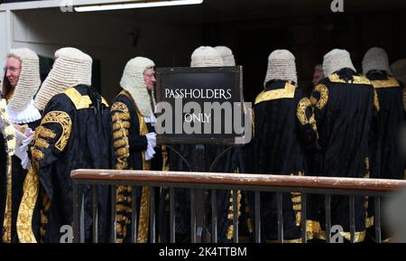 London, Großbritannien. 03. Oktober 2022. Die Richter und der Rat des Königs werden zu Beginn des Rechtsjahres gesehen, das durch einen Gottesdienst in der Westminster Abbey gekennzeichnet ist und dem ein Empfang im Houses of Parliament folgt, der vom Lord Chancellor (Brandon Lewis) veranstaltet wird. Beginn des Rechtsjahres, Westminster, London, Großbritannien am 3. Oktober 2022 Credit: Paul Marriott/Alamy Live News Stockfoto