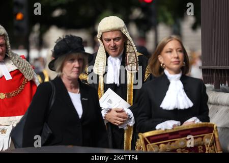 London, Großbritannien. 03. Oktober 2022. Lord Chancellor Brandon Lewis während der Prozession. Die Richter und der Rat des Königs werden zu Beginn des Rechtsjahres gesehen, das durch einen Gottesdienst in der Westminster Abbey gekennzeichnet ist und dem ein Empfang im Houses of Parliament folgt, der vom Lord Chancellor (Brandon Lewis) veranstaltet wird. Beginn des Rechtsjahres, Westminster, London, Großbritannien am 3. Oktober 2022 Credit: Paul Marriott/Alamy Live News Stockfoto