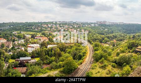 Eisenbahnbrücke, nordwestlicher Viadukt im Prokop-Tal in Prag, Tschechische republik Stockfoto