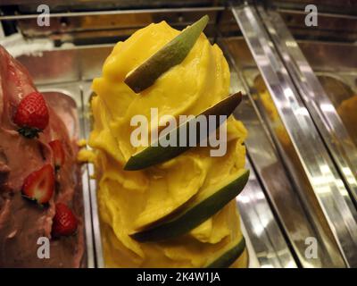 Mango italienisches Eis in florenz italien Stockfoto
