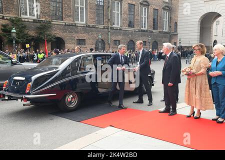 Kopenhagen /Dänemark/04 OIctober 2022/H.M. die Königin Margrethe II. Und die Kronpreise Frederik und Kronprinzessin Mary und Princes Benedikte Arrivie bei Christiansorg danish nparliament Eröffnung des Dnaih prliament heute . (Foto. Francis Joseph Dean/Dean Pictures. Stockfoto