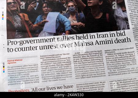 „Im Iran fanden regierungsnahe Kundgebungen statt, um den Unruhen wegen des Todes von Mahsa Amini entgegenzuwirken“, Zeitungsartikel von Guardian, Clipping 24. September 2022 London UK