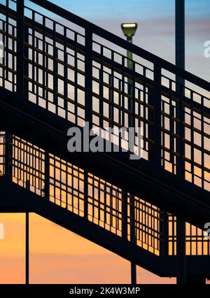 Radley hat das Glück, ein kleines Dorf mit einer Hauptbahnstation zu sein, die es mit London, Oxford und den Midlands verbindet. Hier sehen wir seinen sanften Rost Stockfoto