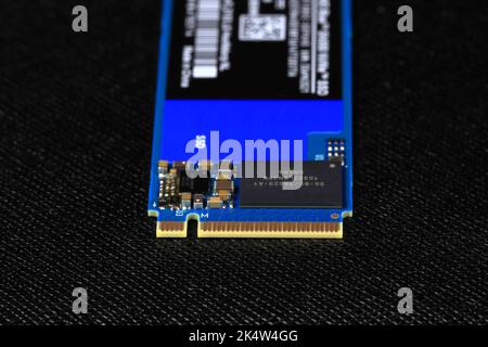 M.2 Solid State-Laufwerke für Computer - ssd sata, NVME PCIe, SATA SSD m Key auf dunklem Hintergrund isoliert Stockfoto