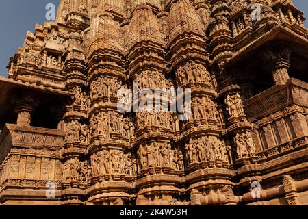 Eine schöne Aufnahme eines Tempels in der Khajuraho Gruppe von Denkmälern in Chhatarpur Bezirk, Indien Stockfoto