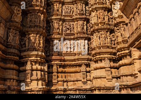 Eine schöne Aufnahme eines Tempels in der Khajuraho Gruppe von Denkmälern in Chhatarpur Bezirk, Indien Stockfoto