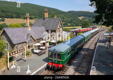 Vom Llangollen zum Carrog Heritage Train am Bahnhof Carrog. Denbighshire, Nordwales. Stockfoto