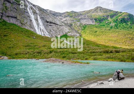 Briksdalen Tal, Teil des Jostedal-Gletscher-Nationalparks in Norwegen. Das Tal wurde vom Briksdal Gletscher gebildet. Stockfoto