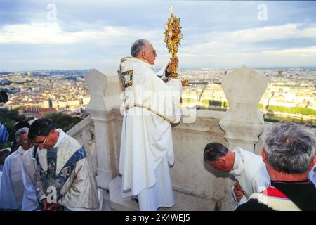 Segnung der Stadt Lyon durch Mgr. Balland, Erzbischof von Lyon, Lyon, Frankreich Stockfoto