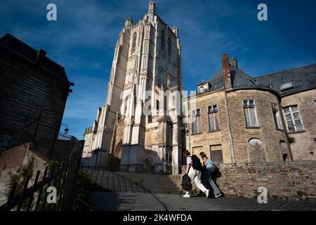 Kathedrale von Saint-Omer Pas de Calais Frankreich September 2022 die Kathedrale von Saint-Omer (Cathédrale Notre-Dame de Saint-Omer) ist eine römisch-katholische ehemalige kathedr Stockfoto