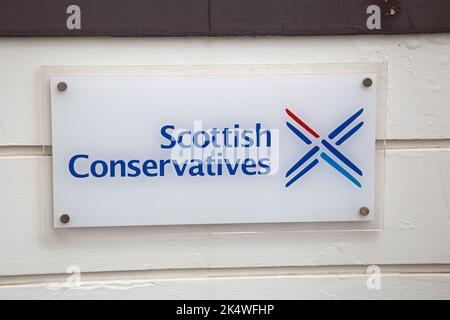 Ayr, Ayrshire, Schottland, September 27. 2022, ein Zeichen der schottischen Konservativen. Stockfoto